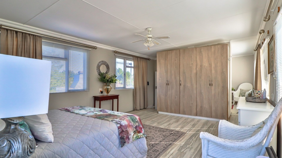 3 Bedroom Property for Sale in Stilbaai Oos Western Cape